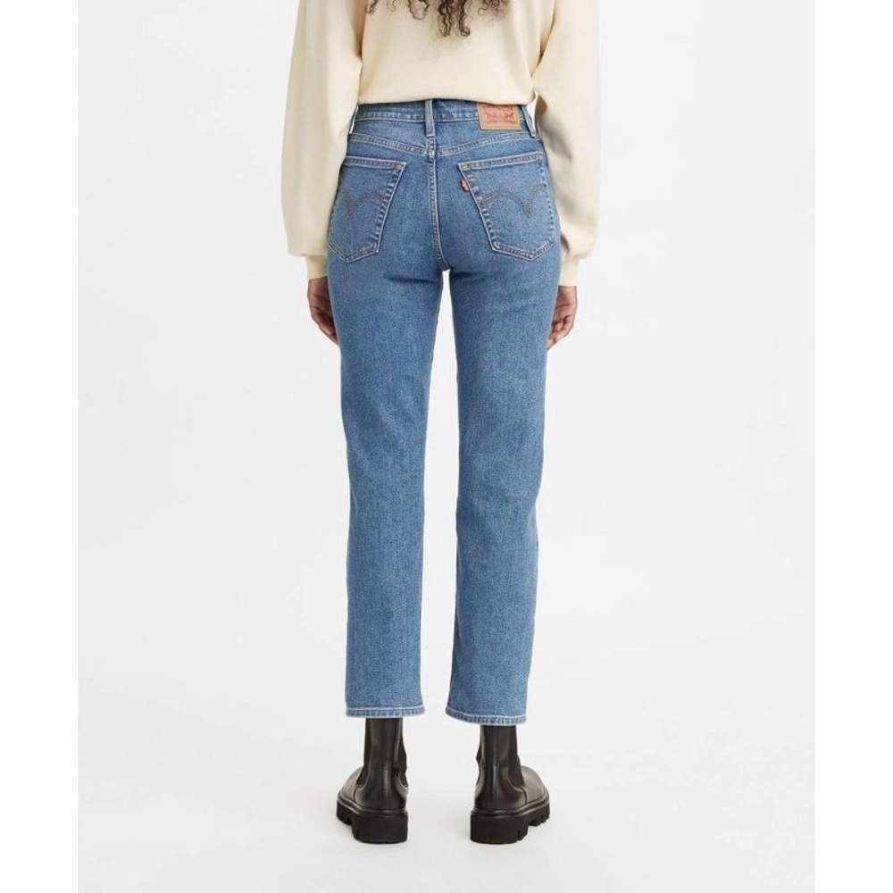 levi wedgie straight jean with raw hem 💙